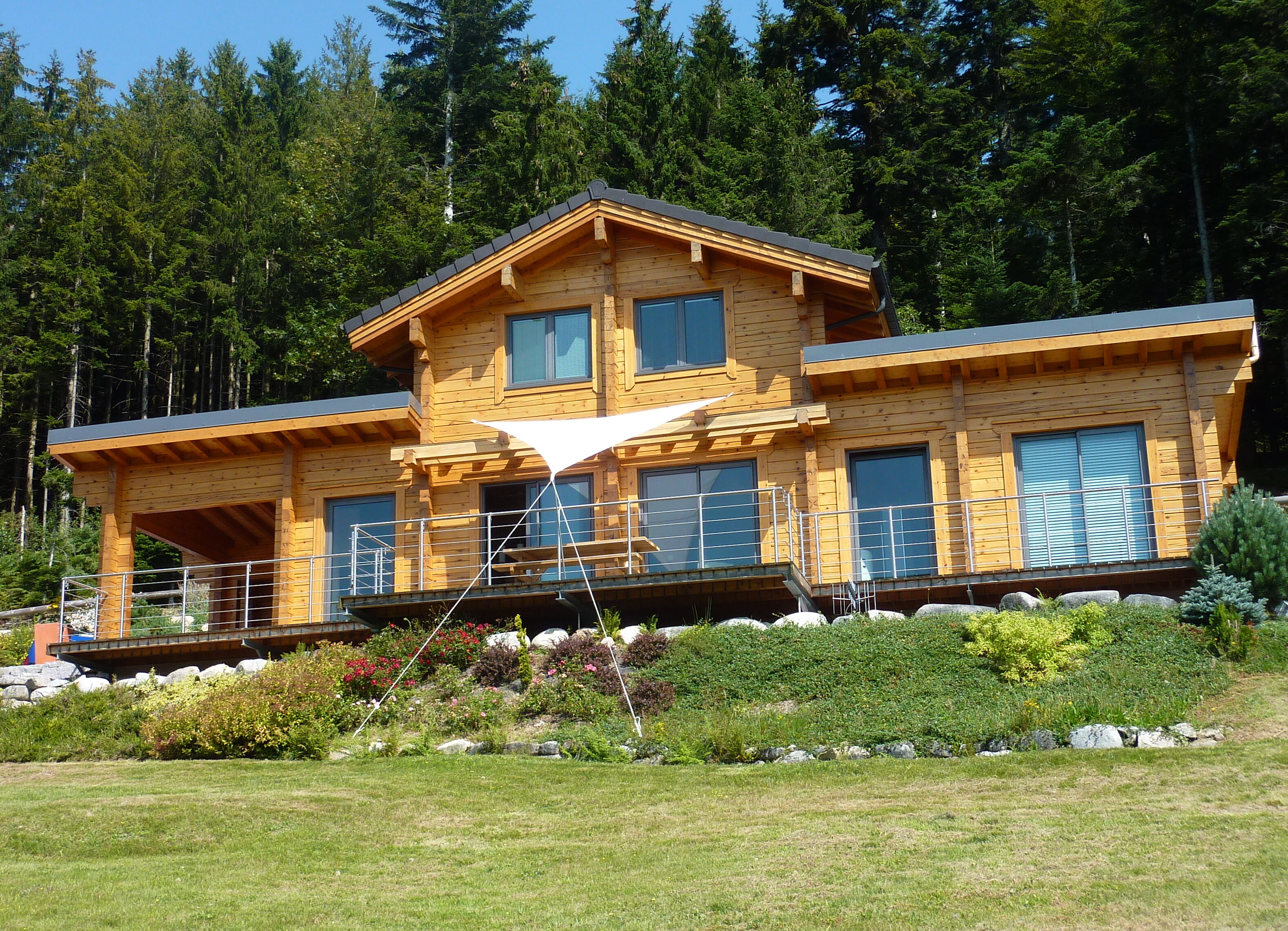 Des chalets et des maisons en bois